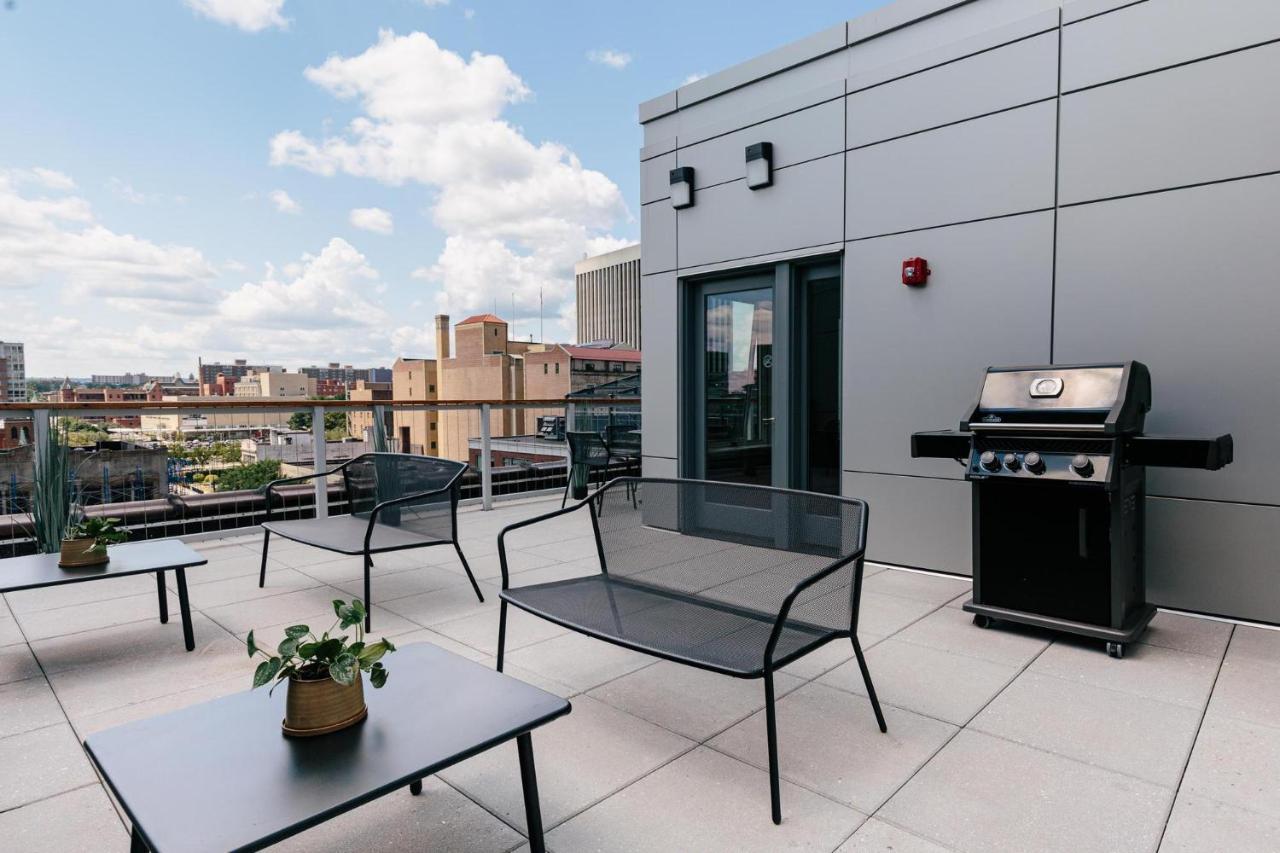 Kislak 405 Luxurious 1Br Retreat Above The City Newark Bagian luar foto